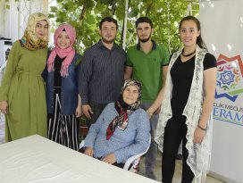 Gençlik Meclisi üyeleri yaşlıların evini temizledi