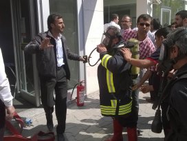 Bankada çıkan yangında 3 kişi dumandan zehirlendi