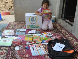 Konya İHH, 2 bin kırtasiye seti dağıttı