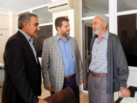 AK Parti Meram çalmadık kapı bırakmıyor