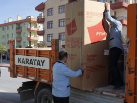 Karatay Belediyesi ihtiyaç sahibi ailelerin yanında