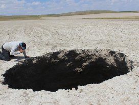 Karapınarda yeni obruk oluştu