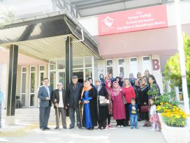 Hanımlardan anlamlı ziyaret