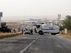 Polis memurunu çocuğunun yanında şehit ettiler