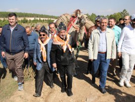 Mazi’den Ati’ye ticaret kervanı yürüyüşü