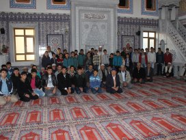 Gençler sabah namazında buluşuyor