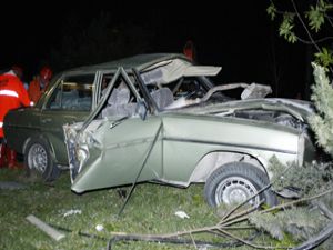 Otomobili mezarı oldu