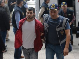 Üç yabancı bombacıyla gelmiş