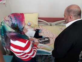 Baloğlu çocuk hastaları ziyaret etti