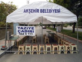 Akşehir Belediyesi’nden taziye çadırı hizmeti