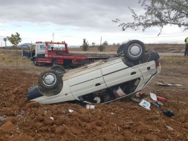 Hüyükte otomobil devrildi: 2 yaralı