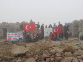 Beyşehirde doğaseverlerden cumhuriyet tırmanışı