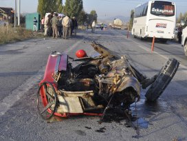 Seydişehirde otomobille traktör çarpıştı: 3 yaralı