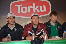 Torku Konyasporlu basketbolcular imza dağıttı