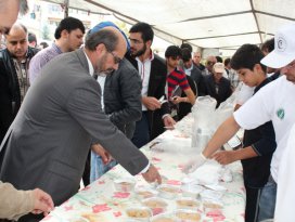 RİBAT 100 bin kişiye aşure dağıttı