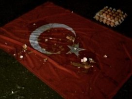 Rusyada Türk bayrağına çirkin saldırı