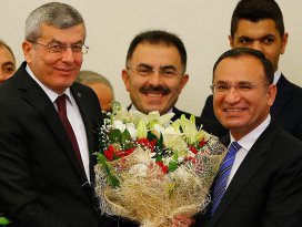 Bekir Bozdağ görevi Kenan İpekten devraldı