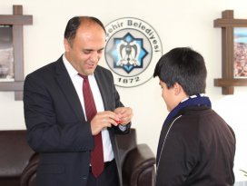 Beyşehirli milli sporcu altınla ödüllendirildi