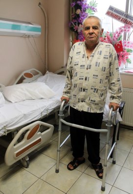 Felç olan kıbrıs gazisi ameliyatla ayağa kalktı