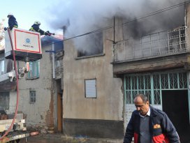 Akşehirde ev yangını