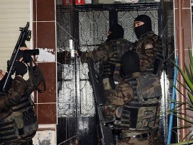 İstanbulda terör örgütü operasyonu: 10 gözaltı