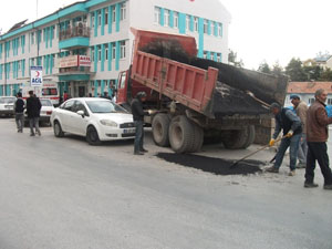 Beyşehir’de yol yapım çalışmaları sürüyor