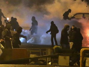 Yunanistanda polis ile göstericiler arasında gerginlik