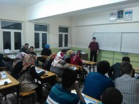 Huğluda tüfekçiler İngilizce öğreniyor