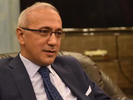 Rahat bir tutum içinde olsaydık reformları 4 yıla yayardık