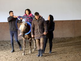 Engelleri Atlı terapi ile aşıyorlar