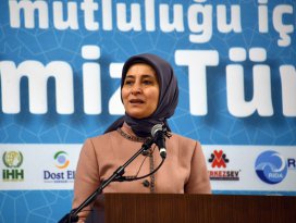 Sare Davutoğlu Konyadaki Suriyeli çocuklarla buluştu