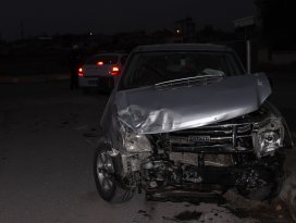Konyada belediye otobüsü ile pikap çarpıştı: 8 yaralı