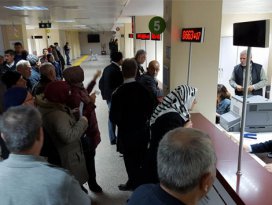 ’Emeklilere 100 lira zam’ onaylandı