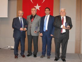 Makina Mühendisleri Odasından meslek duayenlerine plaket