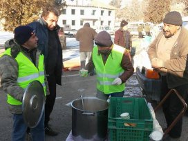 Ereğli Belediyesi’nden pazarcı esnafına sıcak çorba