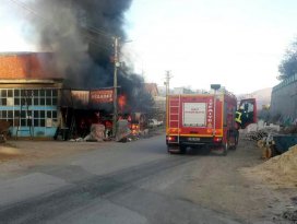 Beyşehir’de iş yeri alev alev yandı