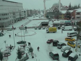 Kulu’ya yılın ilk karı yağdı