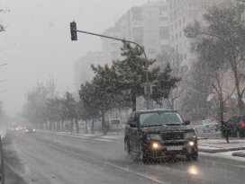 Konya Merkeze beklenen kar yağmaya başladı