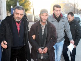 Kamyonet sürücüsü çarptı, kaçtı yakalandı