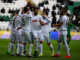 Torku Konyaspor liderliği iki golle aldı