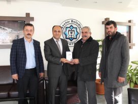 Başkan Özaltun’a teşekkür plaketi