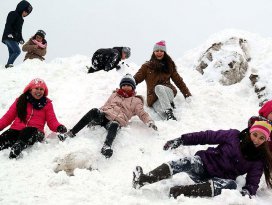Batıda okullara kar tatili
