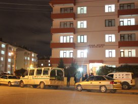 84 yaşındaki kadın boğazı kesilerek öldürüldü