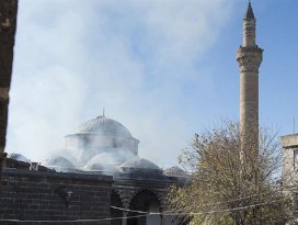 Ezanlar susmasın diye evini camiye taşıdı