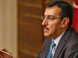 Cumhurbaşkanımızdan ziyade sistemleri tartışmak zorundayız