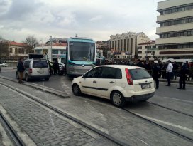 Konyada tramvay raydan çıktı