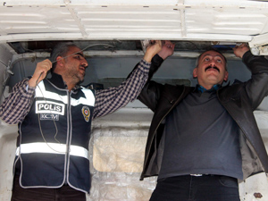 Polisi şaşırtan kaçak sigara zulası