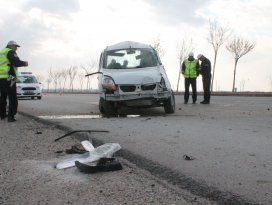 Araç takla attı: 3 yaralı