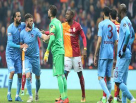 Olay hakeme Trabzonsporlu futbolcudan şok tehdit