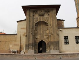 Selçuklu eserlerine taş kanseri tehdidi